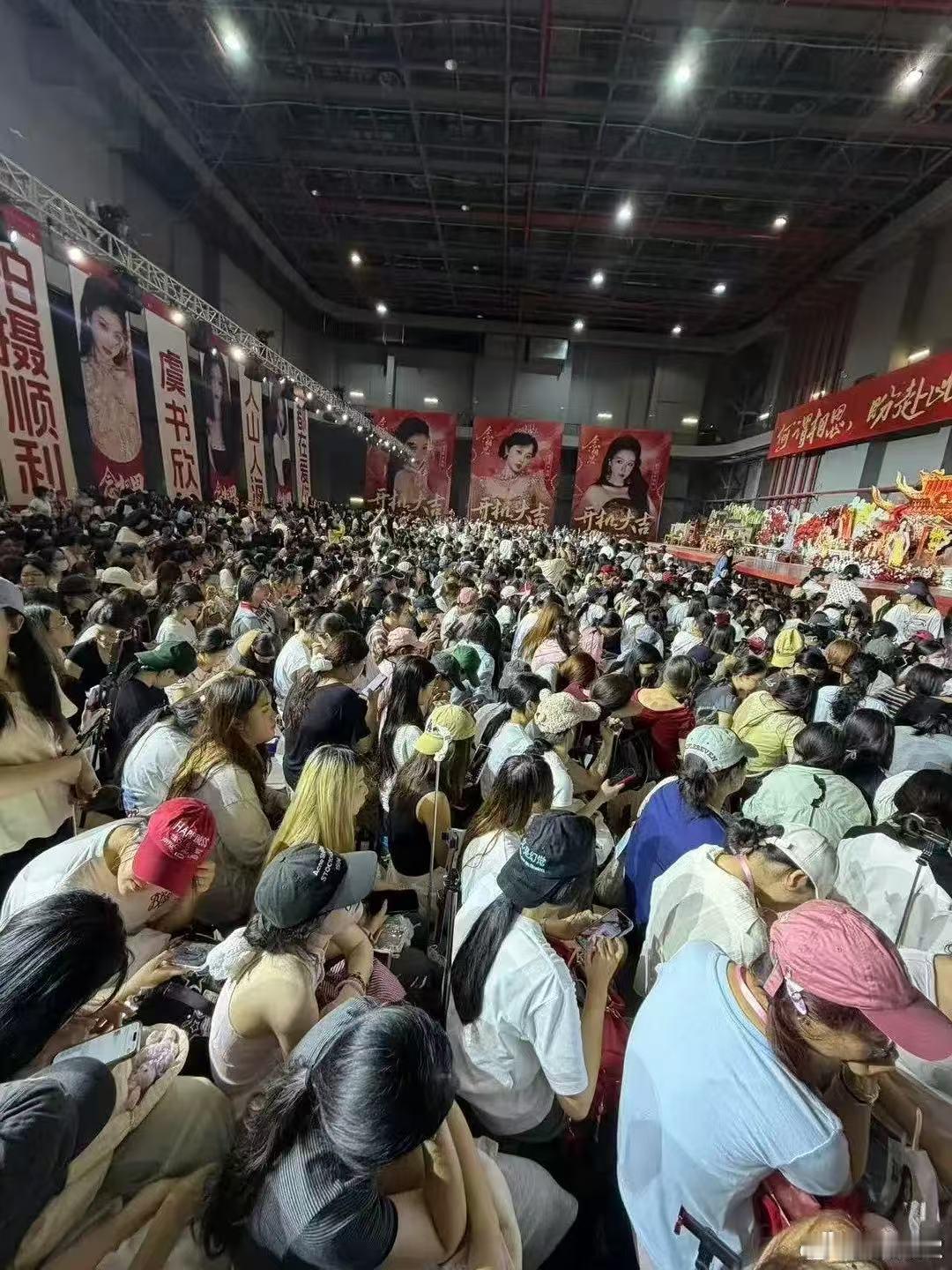 内娱有史以来开机应援人头数最多的一次内娱有史以来开机应援人数最多的一次虞书欣新剧