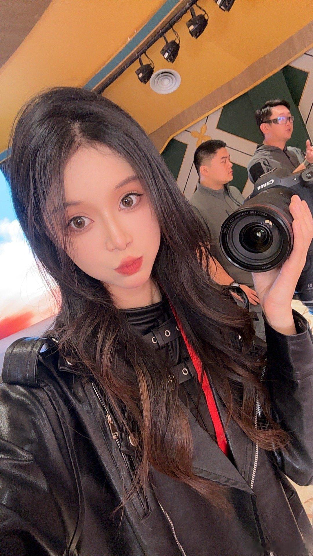 EOS R5 Mark II 搭载Canon Log 2，便于后期专业调色，支持