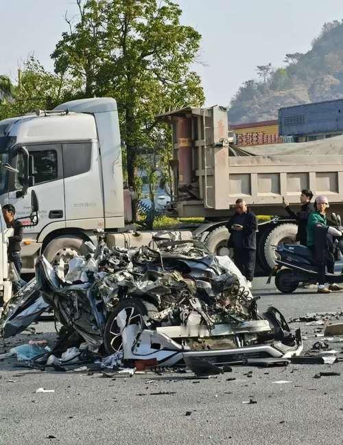 汽车隐藏式门把手存量超千万 隐藏式门把手存量破千万，既是新能源汽车设计与消费的规