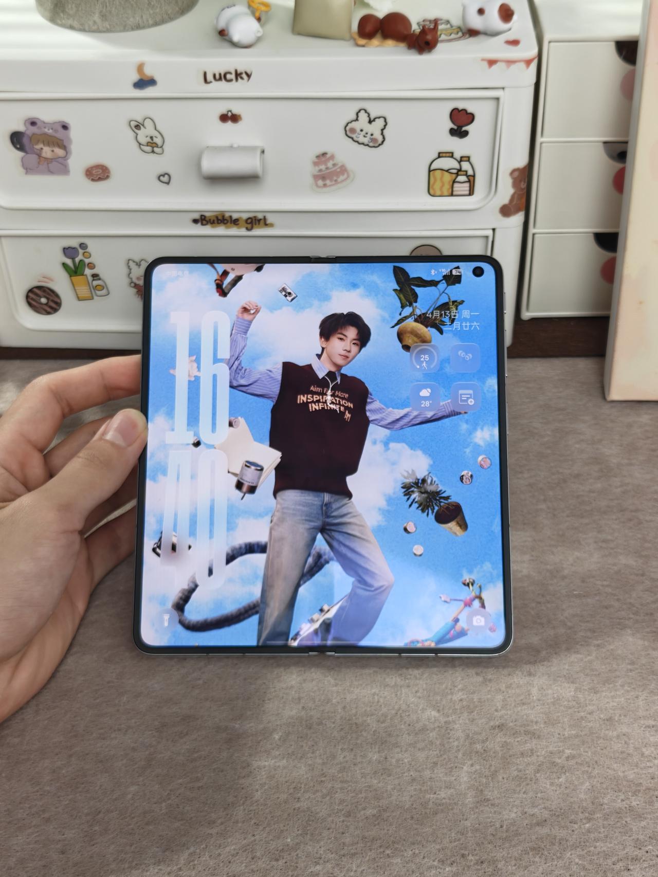 用AI给时代少年团新歌做了二创！
《摆脱地心引力》今天0点上线了，这首歌的风格跟