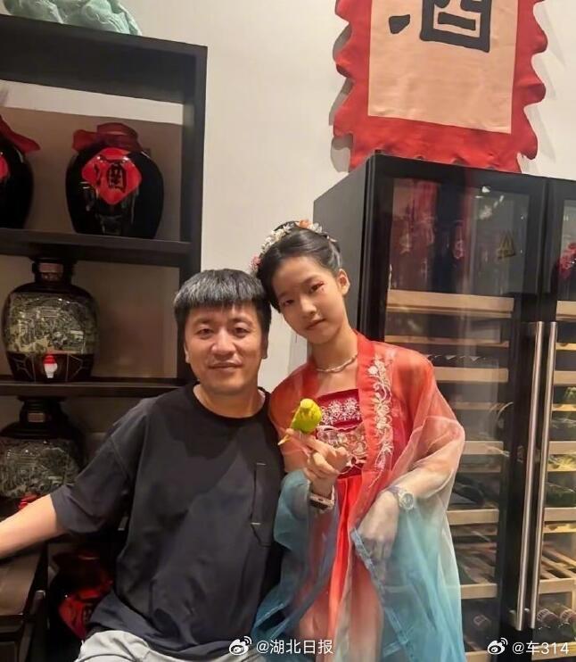 只能说是一声叹息，张雪峰8亿的资产是多，但是有命挣没命花了。而且他本身也是工作狂