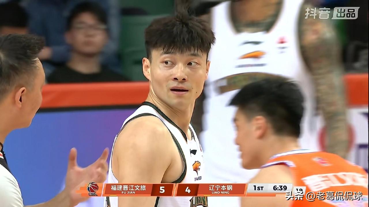 辽宁本钢大将鄢手骐真是太莫名其妙了！在今天辽宁本钢客场挑战福建晋江文旅的比赛中，