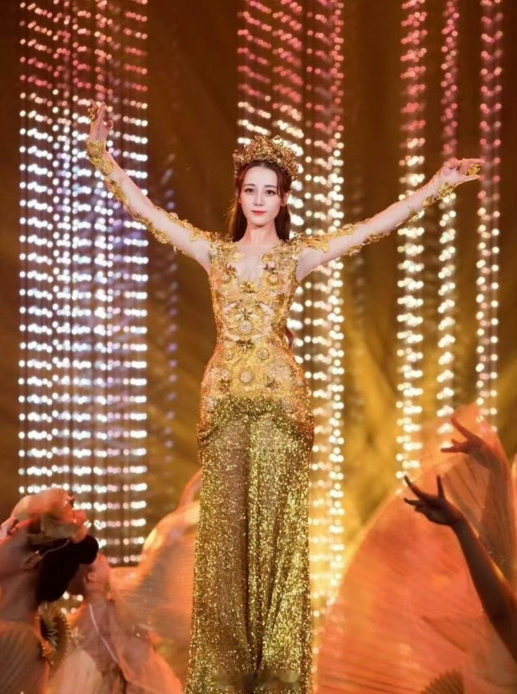 古力娜扎🆚迪丽热巴相似造型，谁更耀眼 