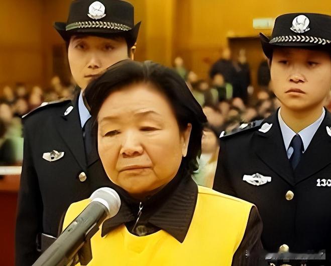 不能接受！2008年，毒害30万婴儿的"三鹿奶粉"董事长田文华被判无期徒刑，谁曾