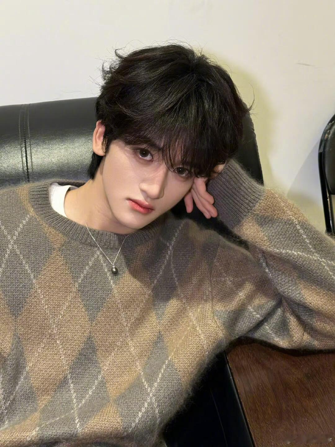 邓佳鑫 真不客气你又不愿意了梁源说男团成员没性格，邓佳鑫直接回怼，真不客气你又不