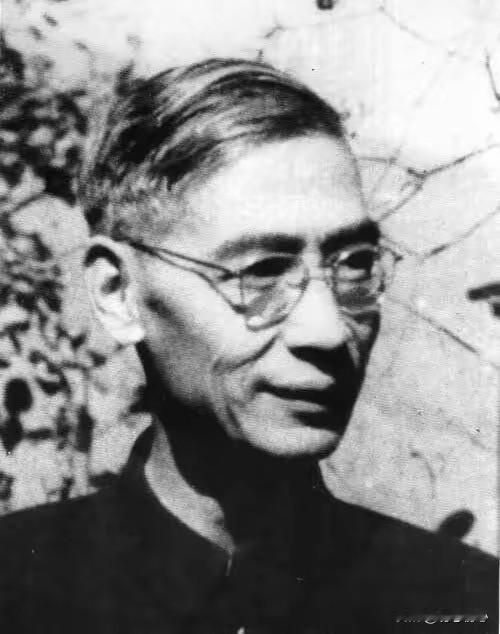 危难瞬间舍身护密，火海铮铮铸报国忠魂。郭永怀是两弹一星功勋队伍中，唯一一位被评定