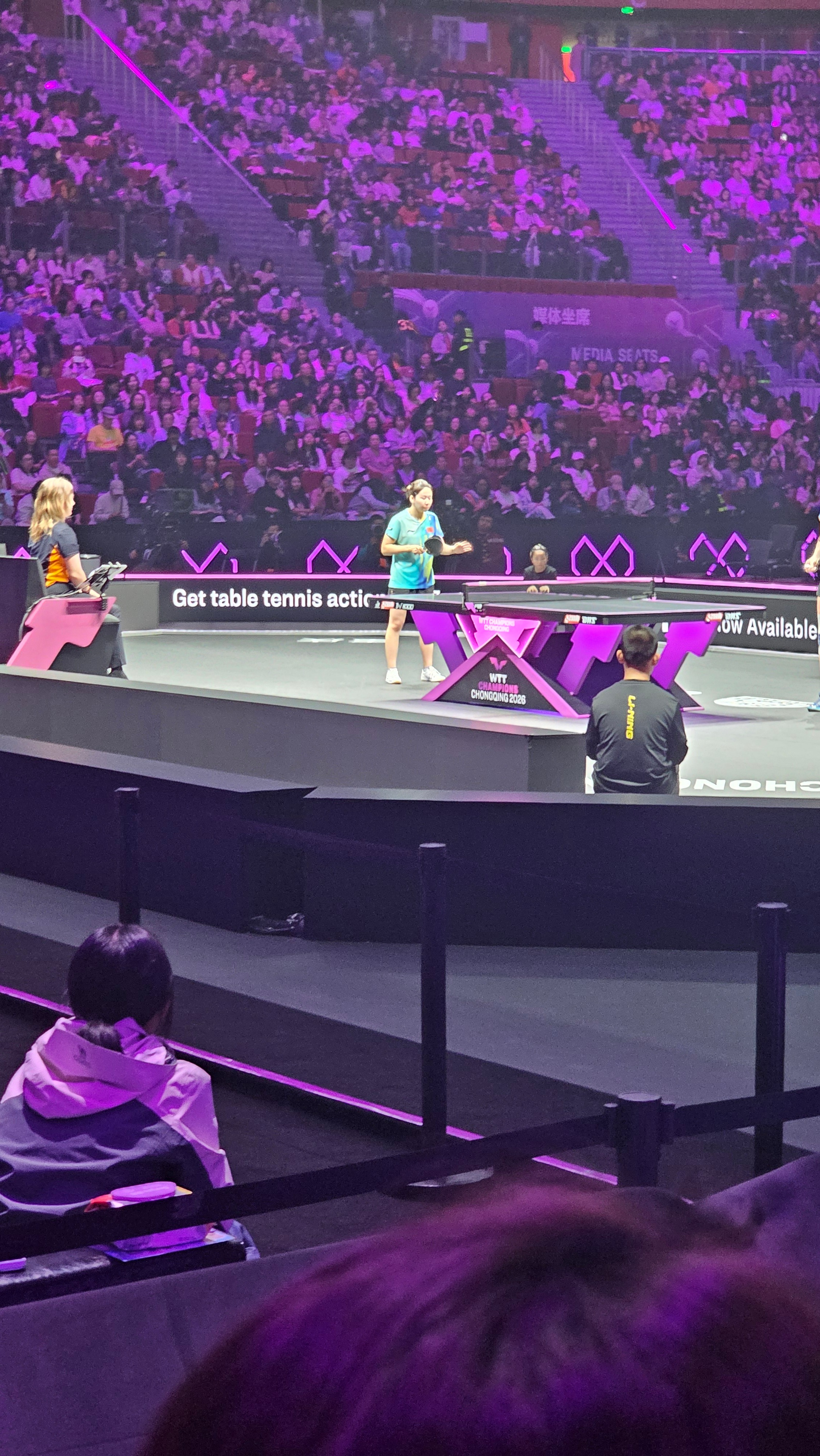 我今天位置巨好无比，堪比内场我还租了手机 