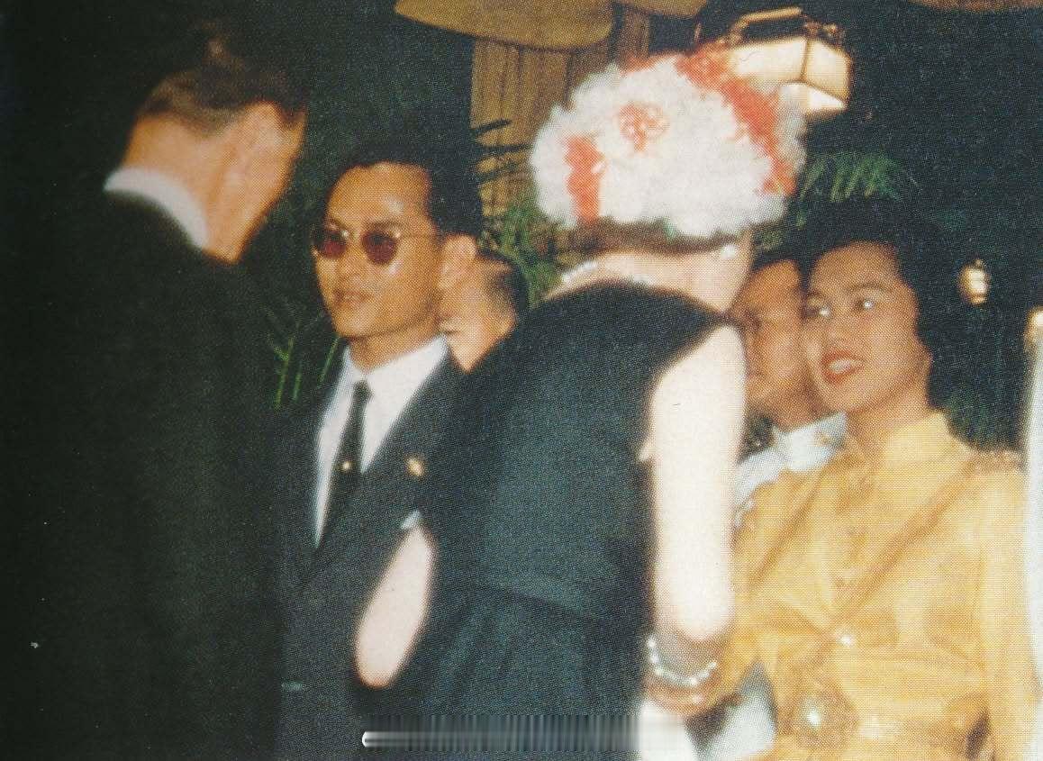 王室王室泰国王室暹罗往事 老照片：1960年6月30日-7月1日，九世红唇姐访问