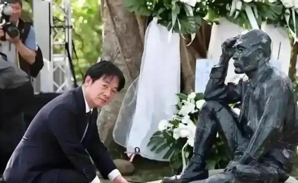 赖清德跪拜日本殖民者，连他父亲当年都被日本人打得半死，这跪的是什么？
 
5月8