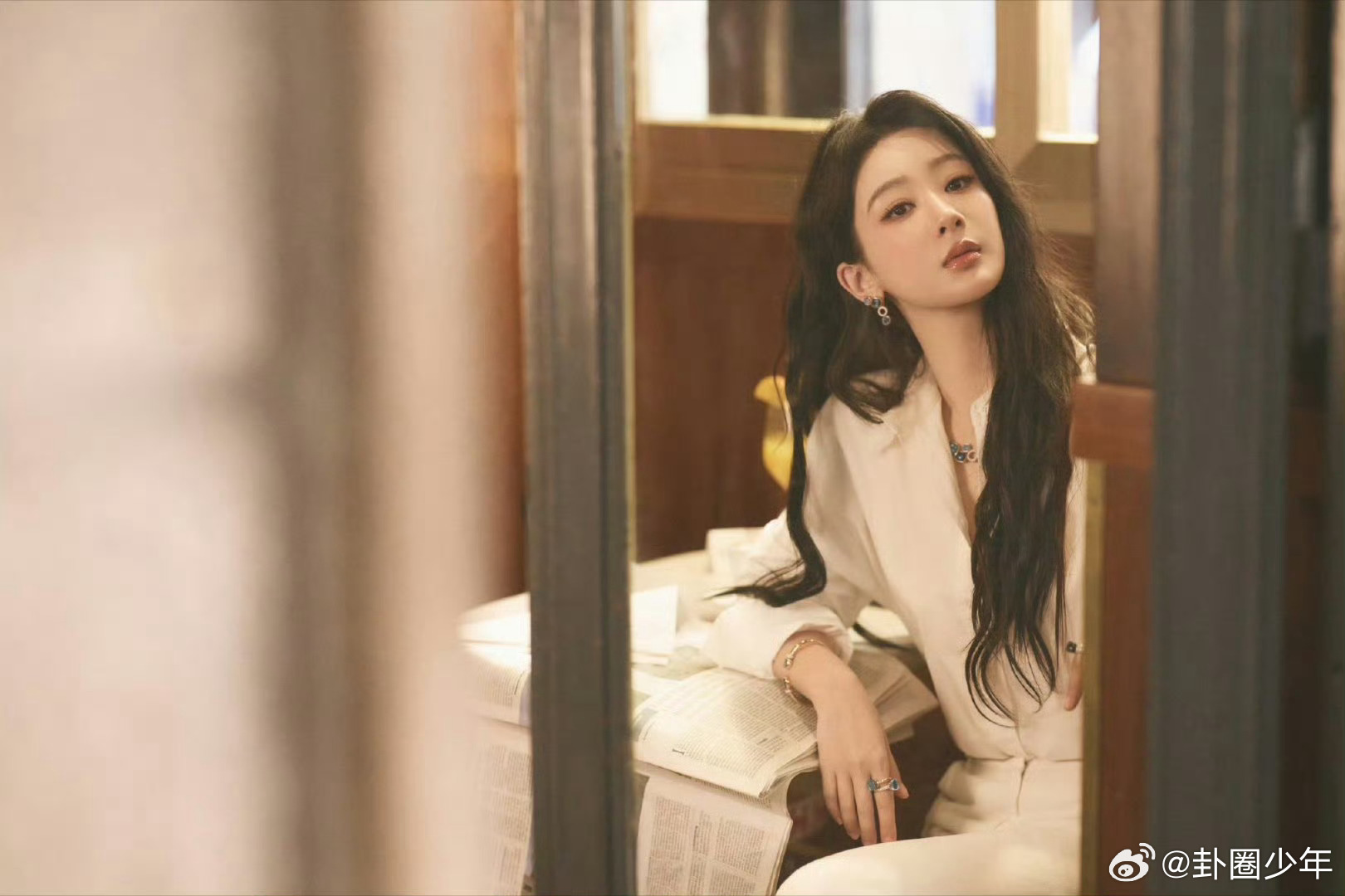 杨紫街头巷尾随拍杨紫生活里闪闪发光的点滴美好一头扎进人间烟火，杨紫街头随拍太有故