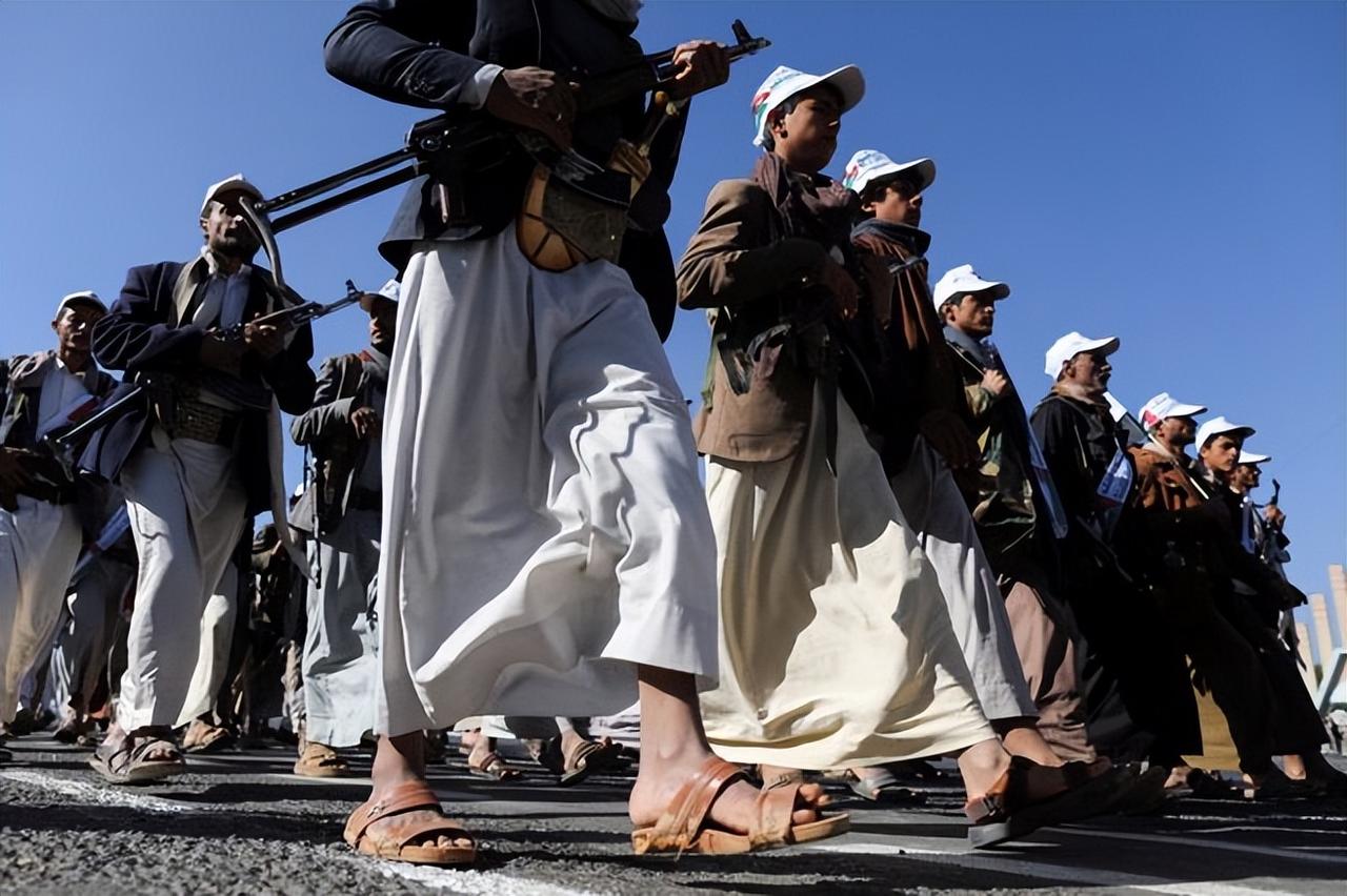 胡塞武装导弹击中利雅得哈立德国王国际机场，12人遇难、309人受伤，民航客机被毁