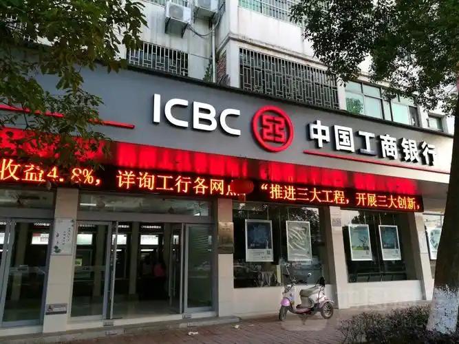 银行午休争议的本质，是员工休息权和群众办事便利之间的平衡问题，不该简单一刀切下定