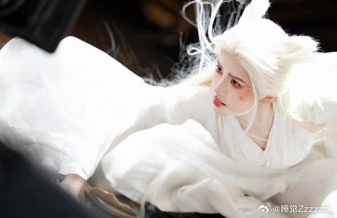 用热血漫的方式打开鞠婧祎鞠婧祎热血漫时候 热血漫既视感拉满，鞠婧祎把露芜衣演得灵