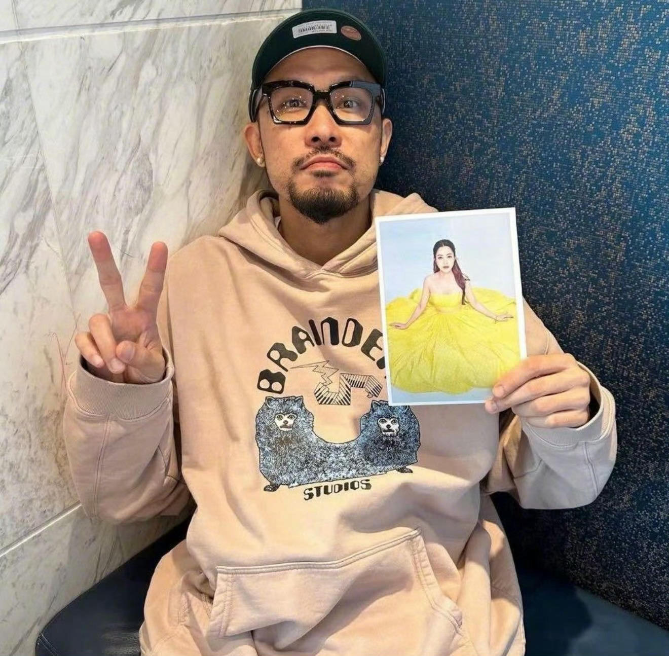 你把说唱圈人情世故放哪了 没有人情世故，都是真说敢说，不过VaVa你当着热狗的面