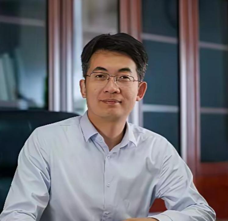 一个搞二维材料的化学家，后来竟然走到了武汉大学人事管理的核心位置。
这个人就是付