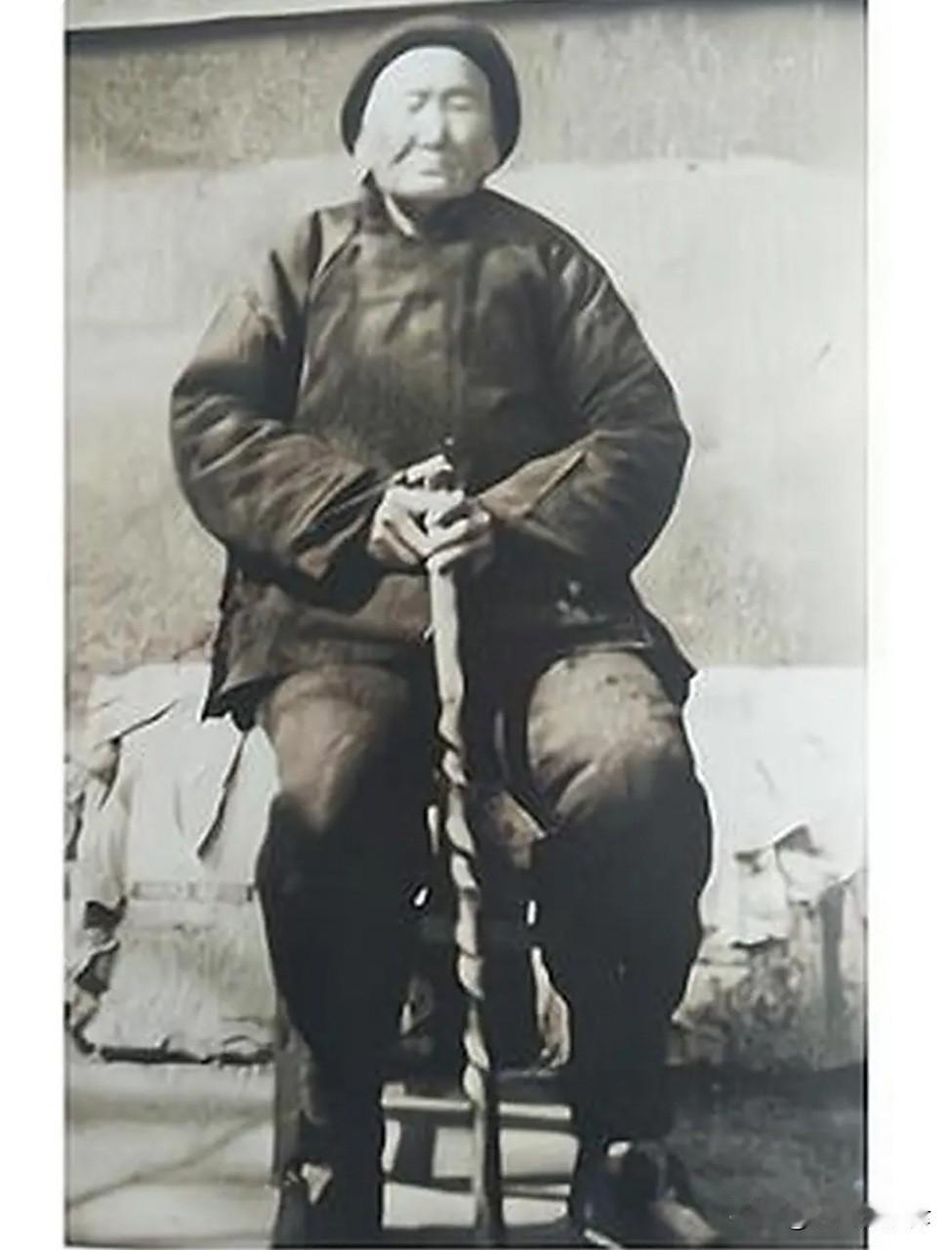 1941年，马宗英弄到了300发子弹，正准备送给八路军，路上却遭到了伪军检查，谁