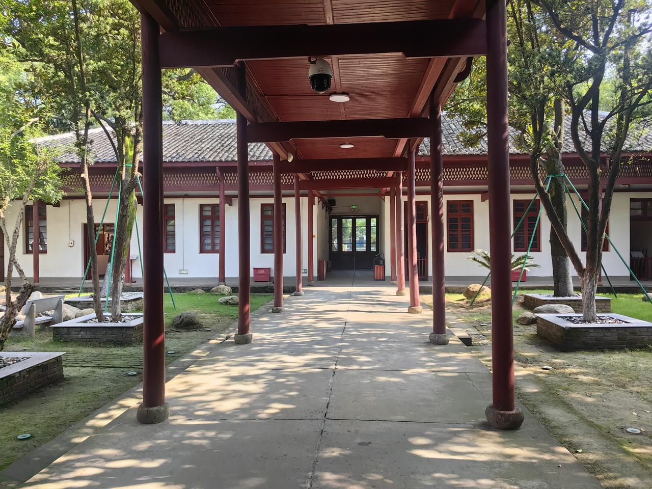 作为八一军旗升起之地，南昌八一起义的历史遗迹被称为“一馆五址”，即八一起义纪念馆