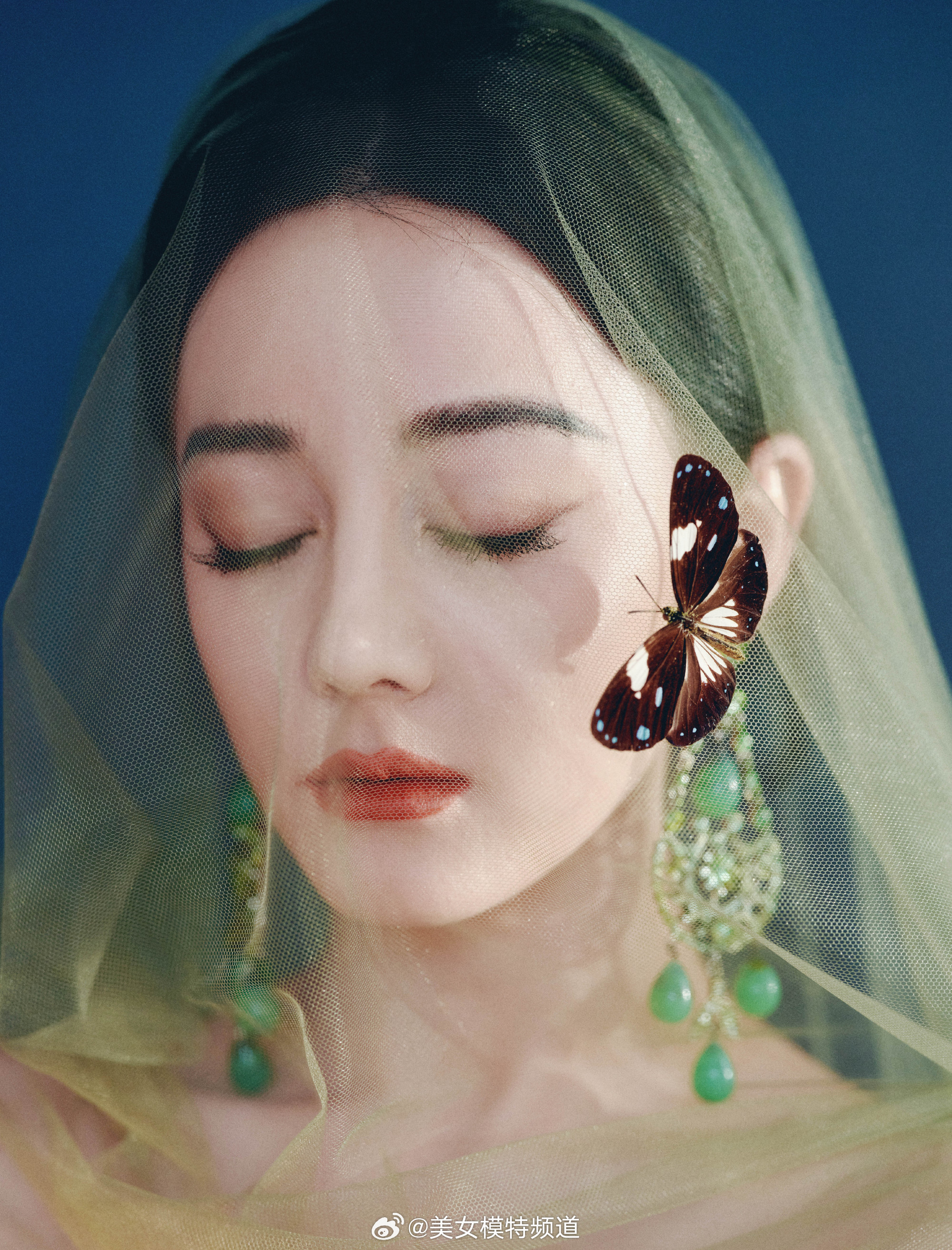 迪丽热巴红毯大赏迷人的绿野仙子 