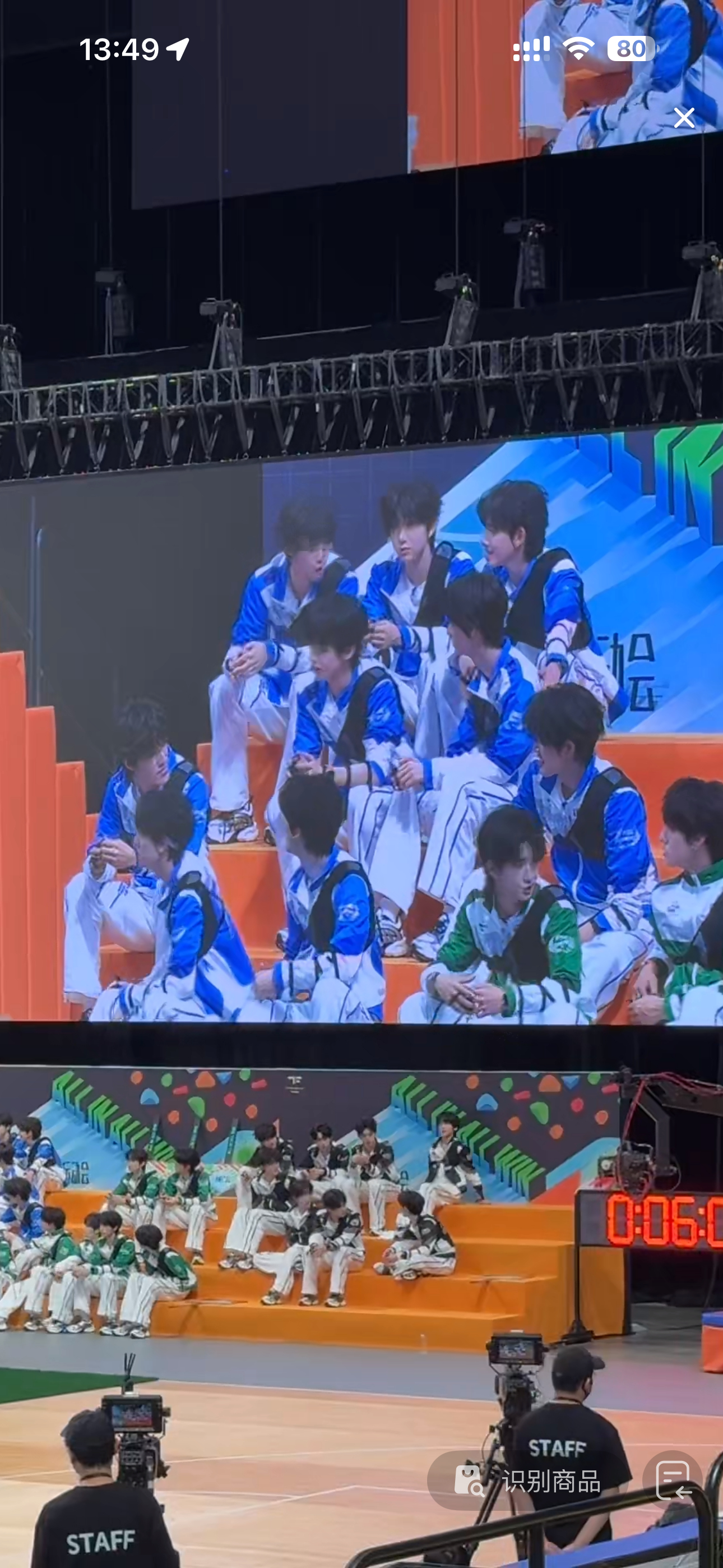 你俩对视也要隔这么远吗 