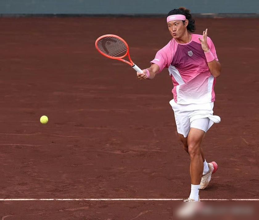 别被三盘苦战骗了。我告诉你，张之臻在慕尼黑不是惜败，是被人活活“磨死”的。
那