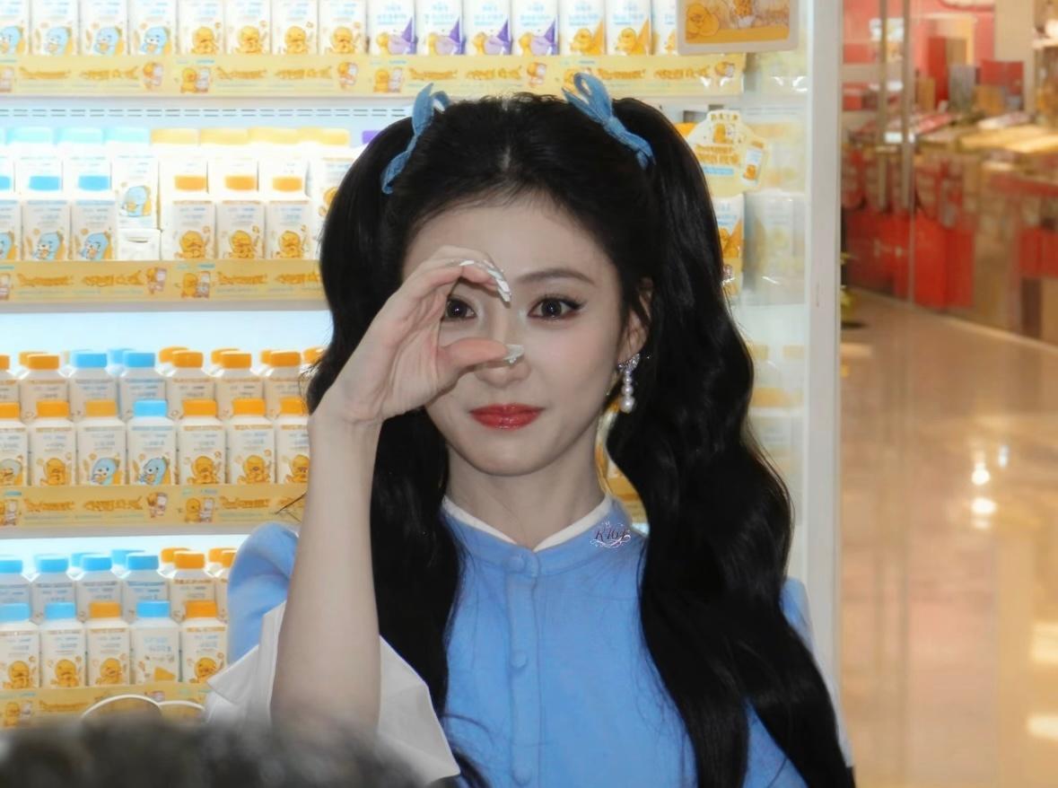 生图的双马尾胡连馨 我有一眼幻视存子….（双厨狂喜💫 ​​​