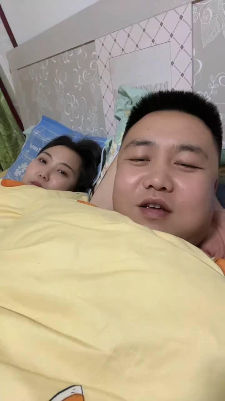 给我一个富婆让我去追求，因为我实在不想再奋斗。都说那富婆坏，我却无所谓。我为小妹