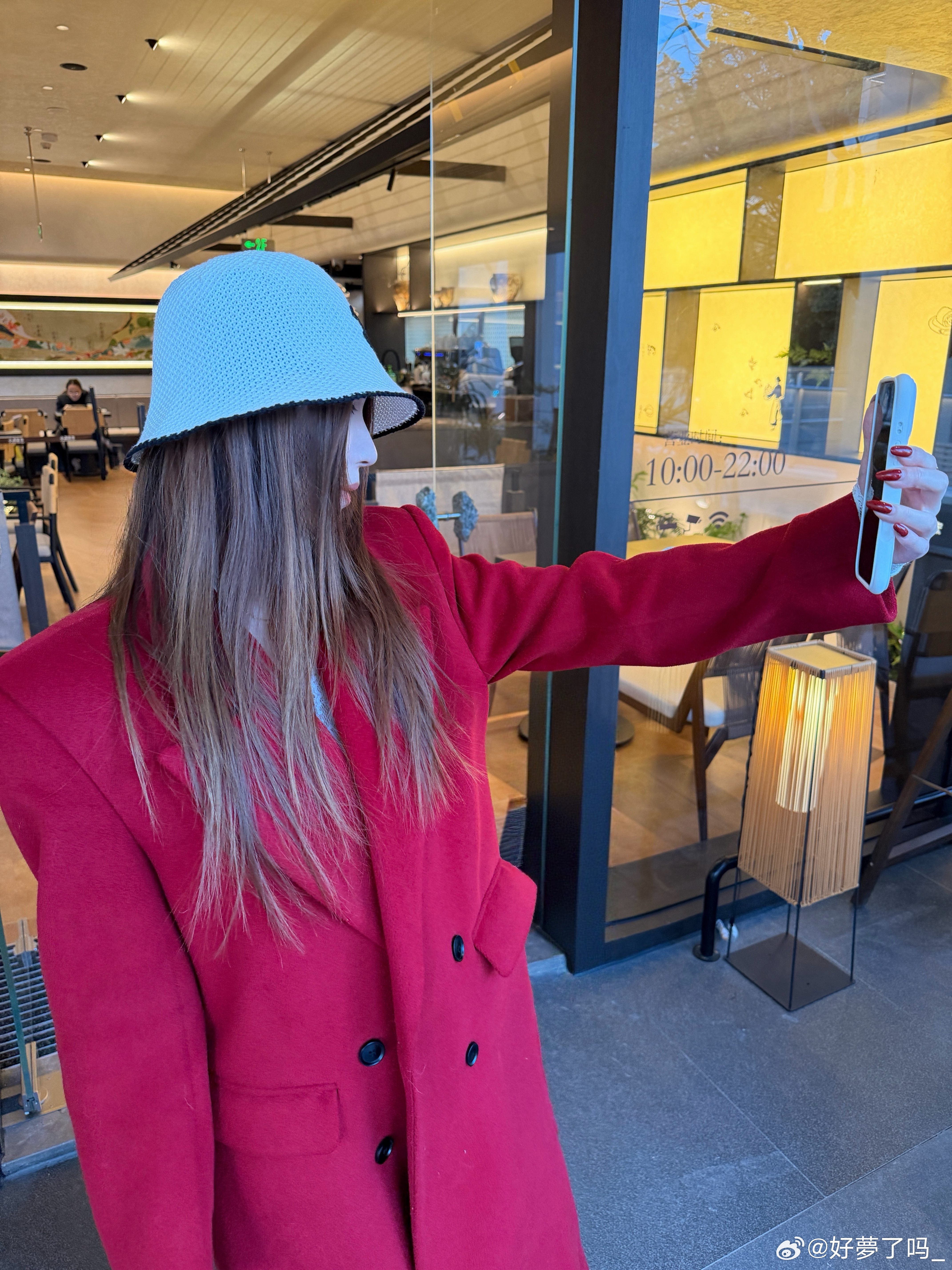 冬天是个容易感知到幸福的季节幸福猫好好吃饭