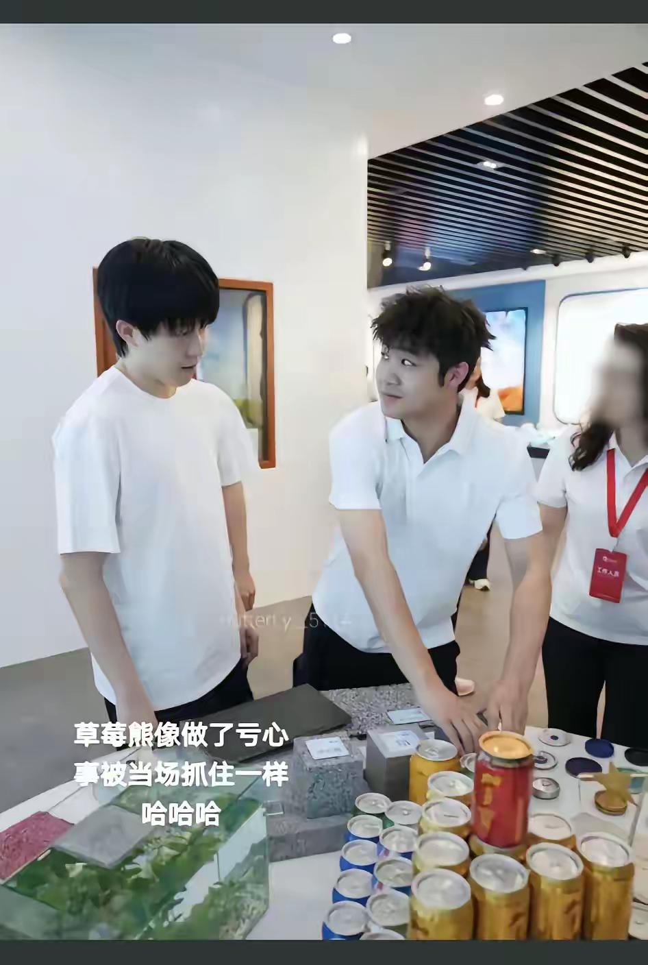 草莓熊：你别这么看我，想问话太阳的事就明着问[偷笑]
草莓熊:不要用这样的眼光看