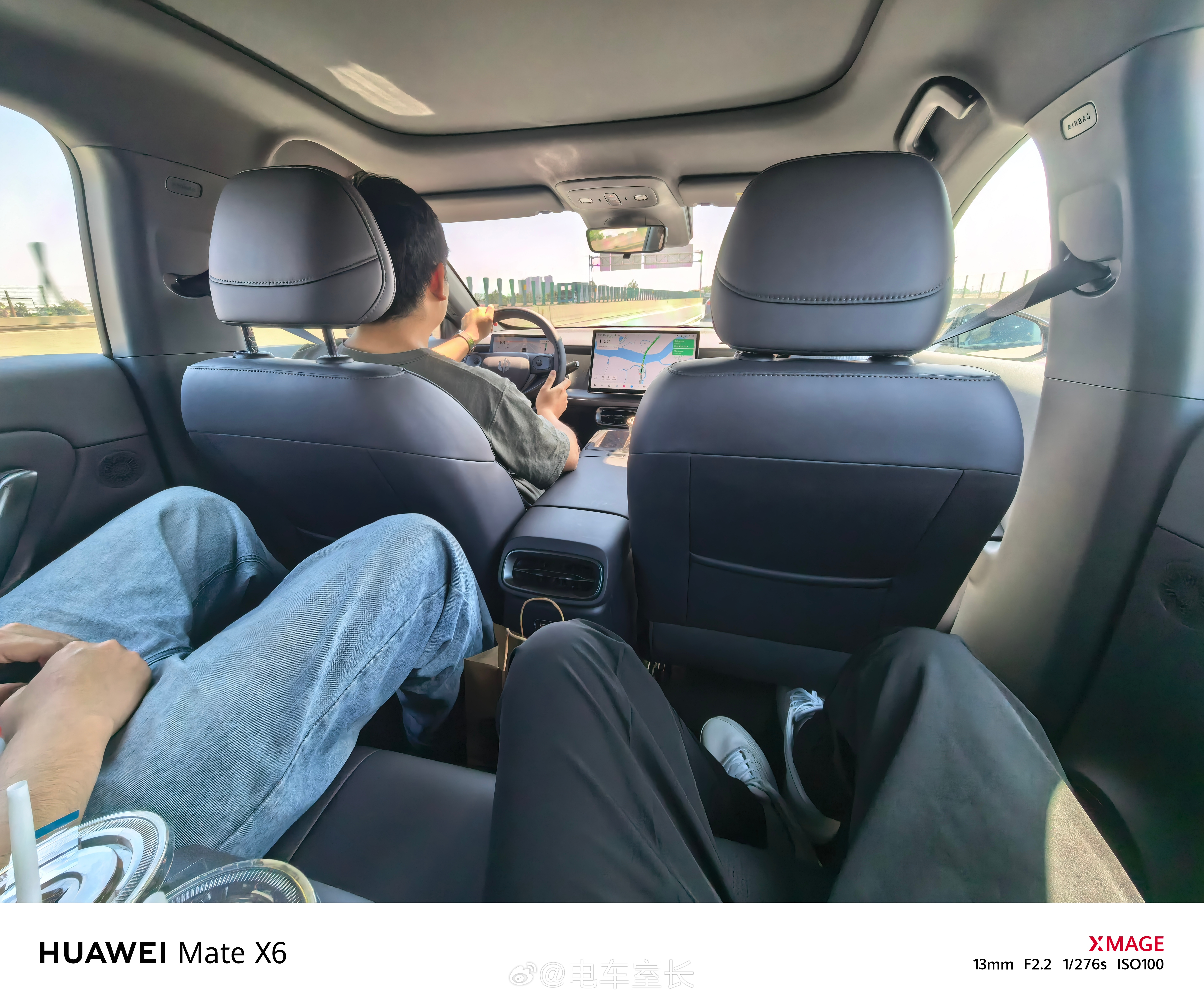 今天开我司的零跑Lafa5去深圳，四个大男人在车里也不挤，第一次坐后排，空间比我