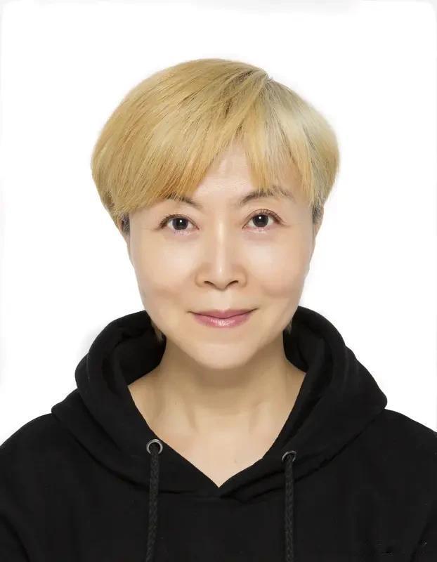 马克龙打电话祝贺王虹获奖 当地时间7月23号，在美国费城举办的2026年国际数学