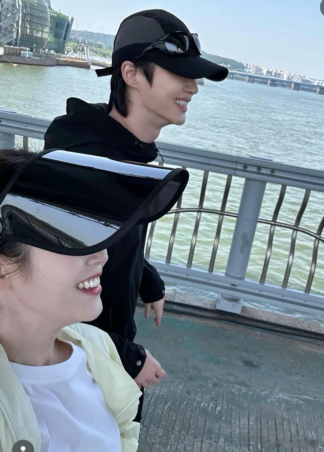 iu和边佑锡的剧照有没有彻底沦陷的，大君夫人的服化道很顶啊 