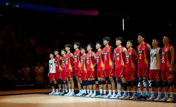 中国男排0比3美国男排  今日世联赛芝加哥站，三局比分 19-25、13-25、
