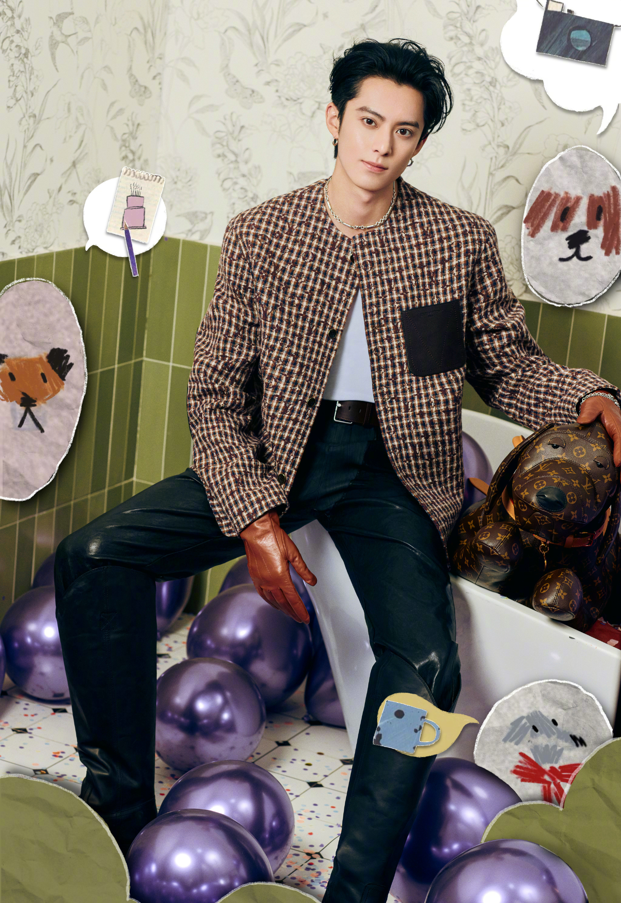 王鹤棣 生日造型大片图集，酷帅的LV型男登场，格纹外套 + 皮裤长靴，捧着草莓蛋