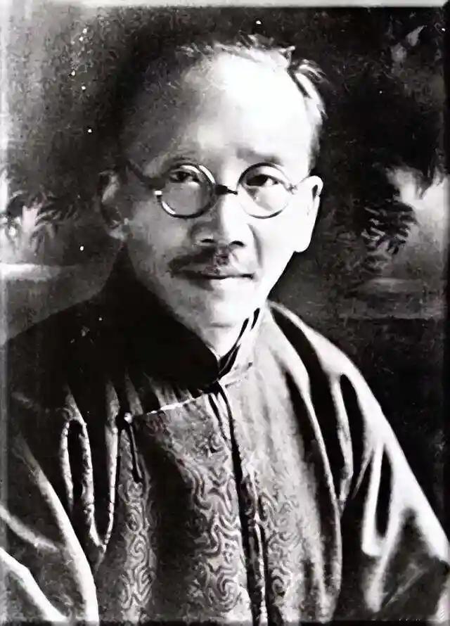 红楼梦悼明争议100多年前，蔡元培和胡适曾就《红楼梦》展开论战。那场论战始于19