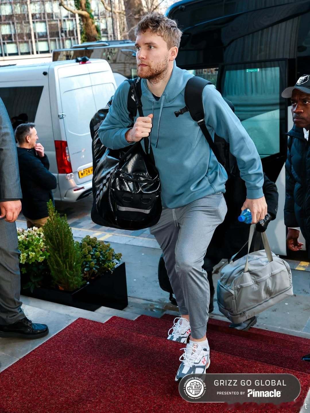 抵达英国伦敦。莫兰特新赛季篮不住nba视频星计划