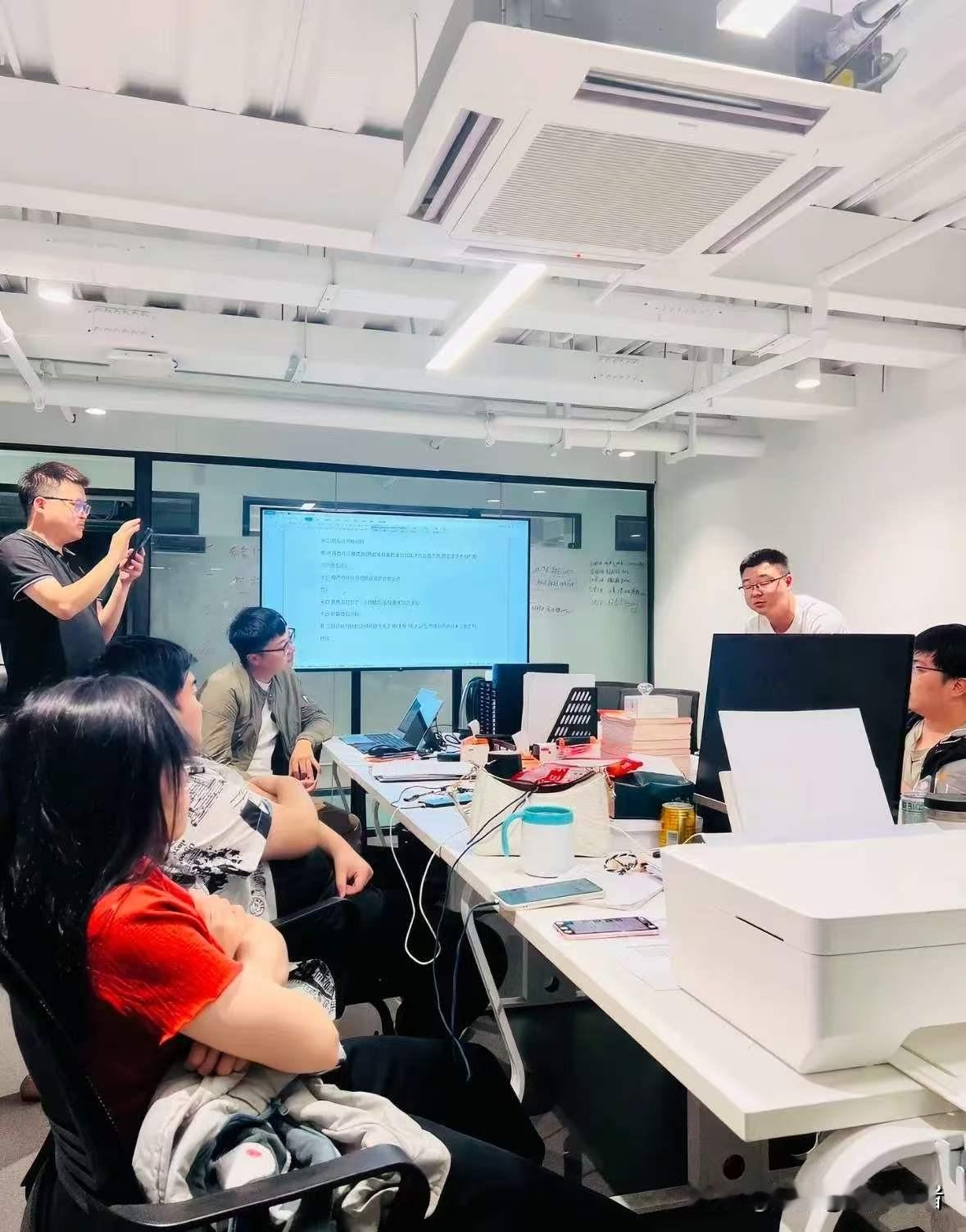北京，男子入职两天，因为拒绝周末加班，被公司辞退。男子耗时1年多，和公司连打5场