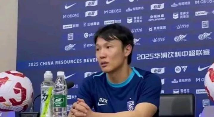 武汉三镇危害了，大比分输给北京国安，使得球队士气低落，赛后邓卓翔也是一脸无奈，称