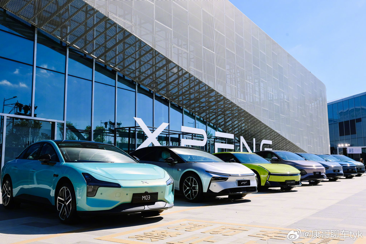 何小鹏首次披露物理AI巨大进展今日，小鹏汽车2025科技日以“涌现”为主题正式开