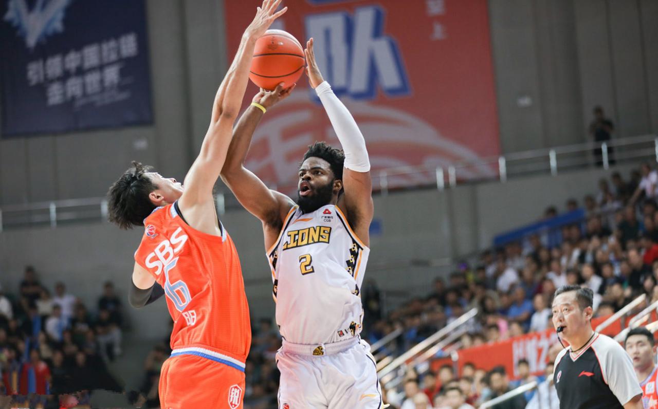 邹阳首秀15+10+4+4，广厦四核均当过“背景”，完美兑现天赋
福建新签的锋线