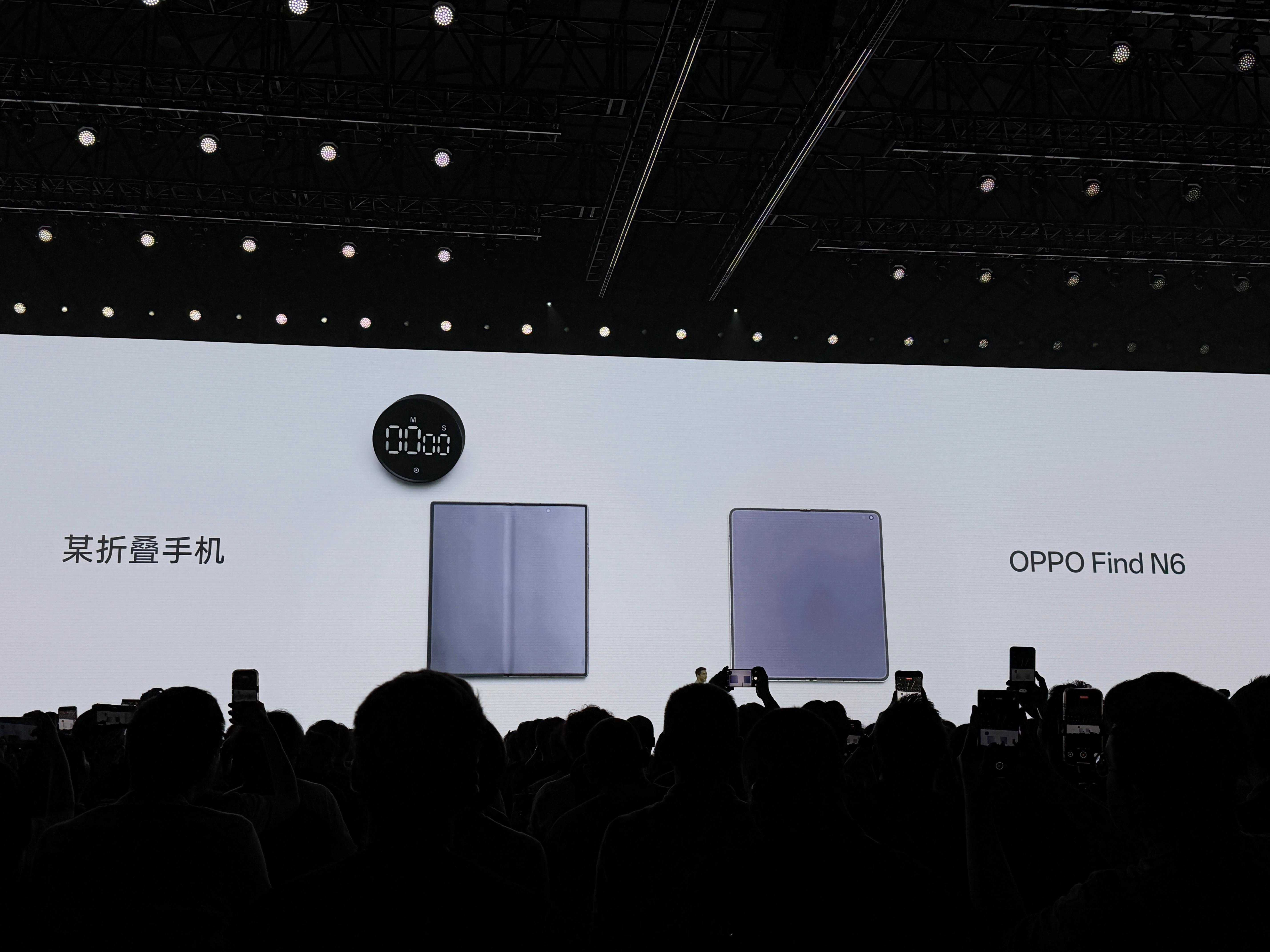 发布会才开始没一会儿就贴脸开大某折叠屏手机对比折痕OPPO Find N6