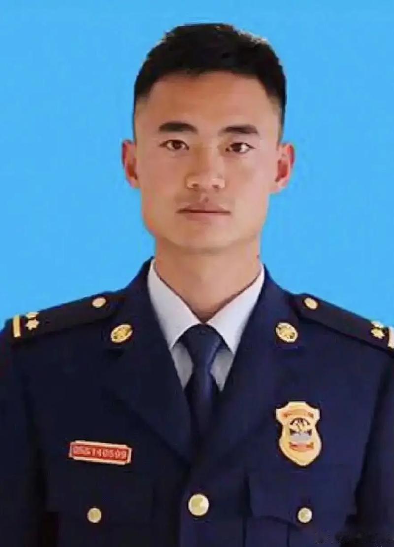 戴着电子镣铐的9年！中国芯战士张浩年！中国芯战士张浩，用骨气硬刚美国霸权
 
你