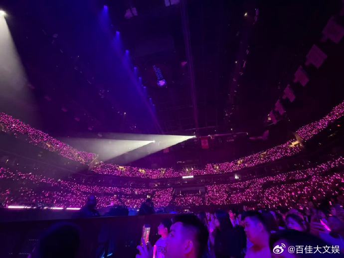 汪苏泷世巡纽约场上座率 汪苏泷纽约场这阵仗绝了！上座率一路飙升，满场都是热情高涨