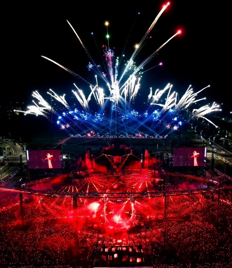 抽4个人去看演唱会！酒店+机票+演唱会门票全包！不要的可折现6000元！想干嘛干