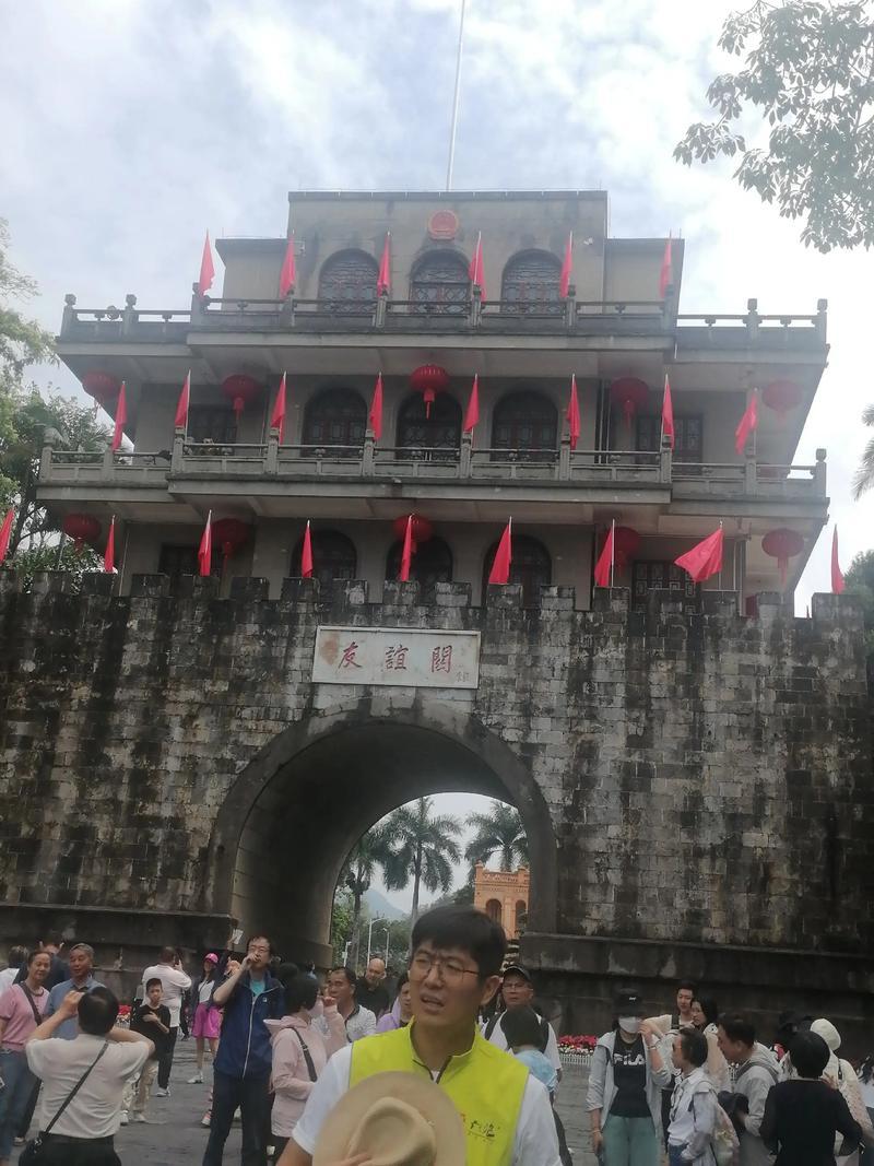 为啥那么多工厂搬去越南和印度？主要还是成本因素。就说越南，工人工资一个月才一千多