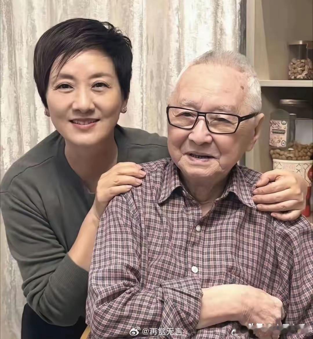 当年红楼梦平儿比凤姐年轻，如今倒凤姐保养得更好，平儿显老了。 