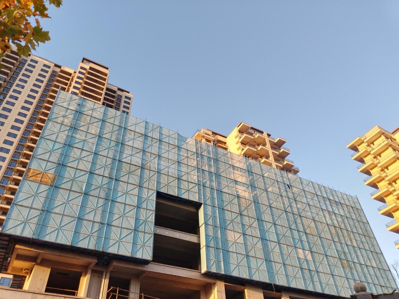 笔者叔叔就是架子工，而且还考了证。在房地产行业高峰的时期，日薪达到了六百元。
当