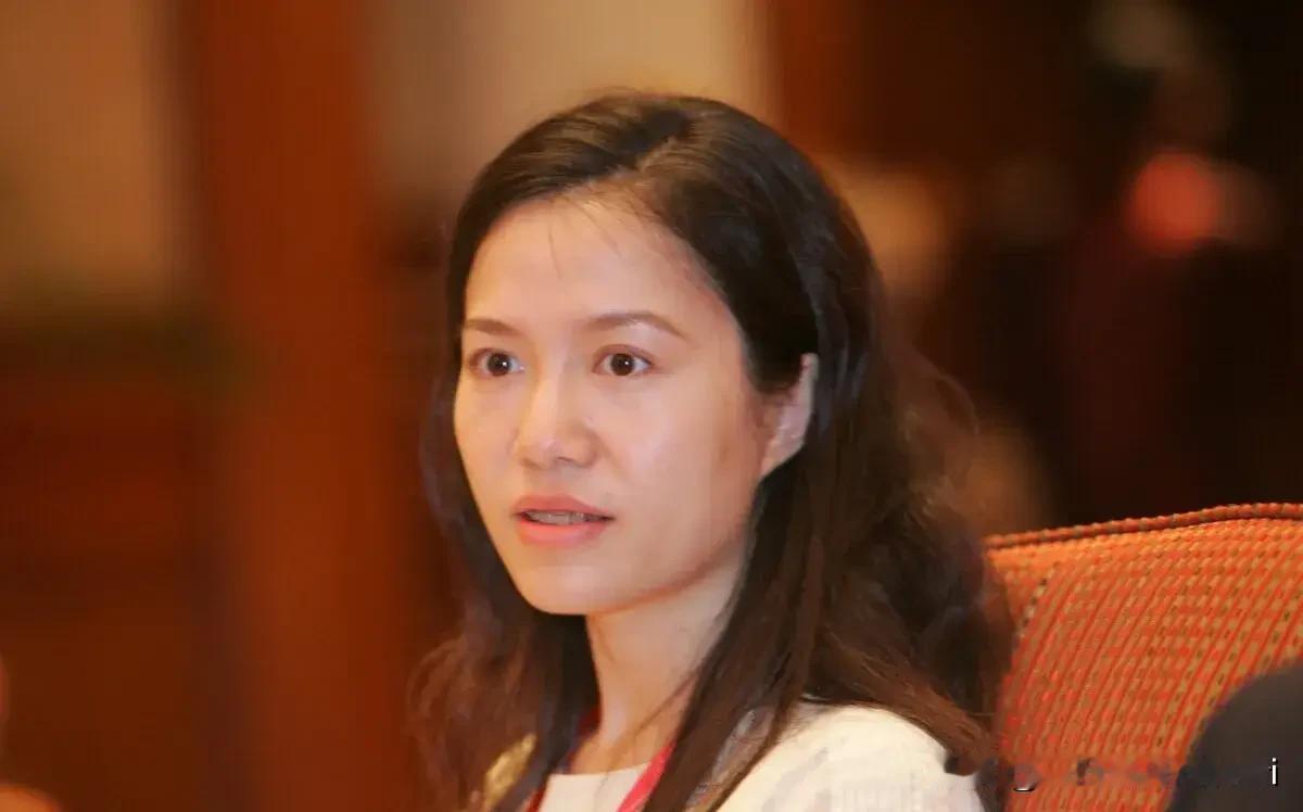 突然心疼起她

杨先生走了，

剩下翁女士独自一人。

往后余生，

有谁陪着她