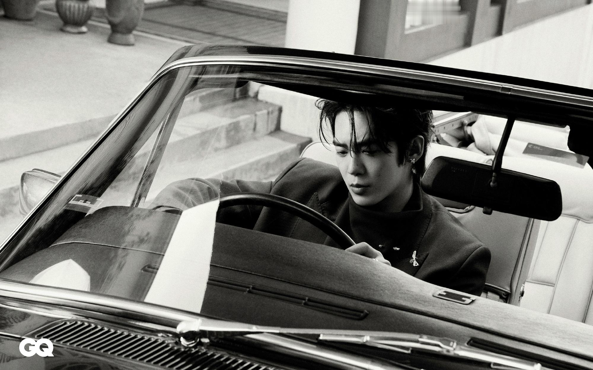 于适GQHK首位华人单人封面，黑白光影色彩，硬朗轮廓气场，不愧是顶级男刊，非常帅