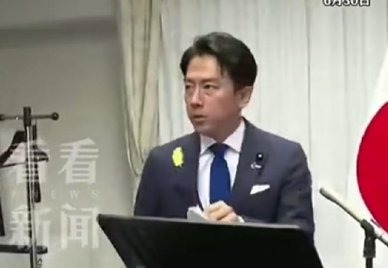 说实话，这事儿怎么看怎么都透着一股双标味儿。

日本一边死死卡咱们脖子，把高端芯