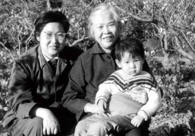 1979年贺子珍当选全国政协委员后，提出三个要求，中央批示：同意
贺子珍1909